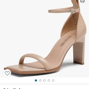 Nude square toe heel